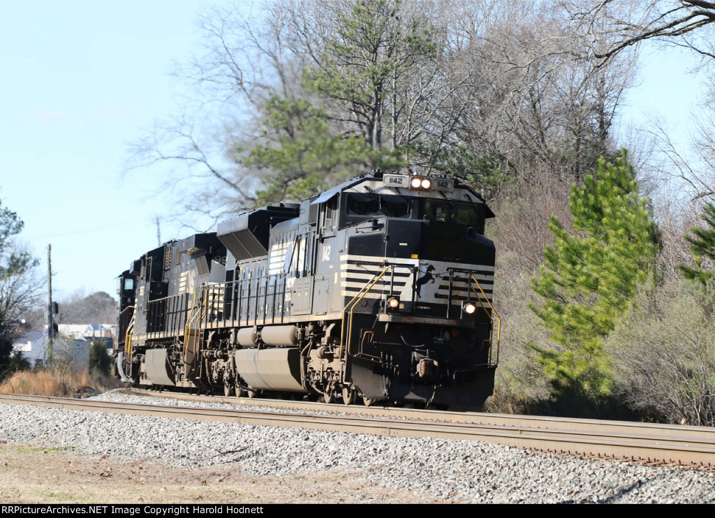 NS 1142 leads two Dash 9's and train 350 past the signals at Fetner